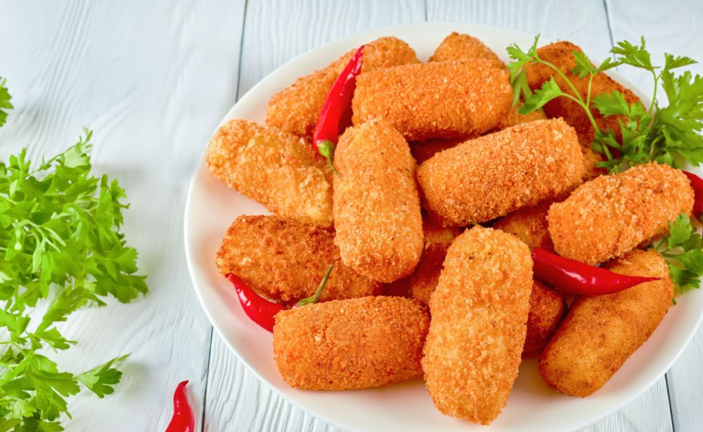 Croquetas picantes de bonito en conserva casero