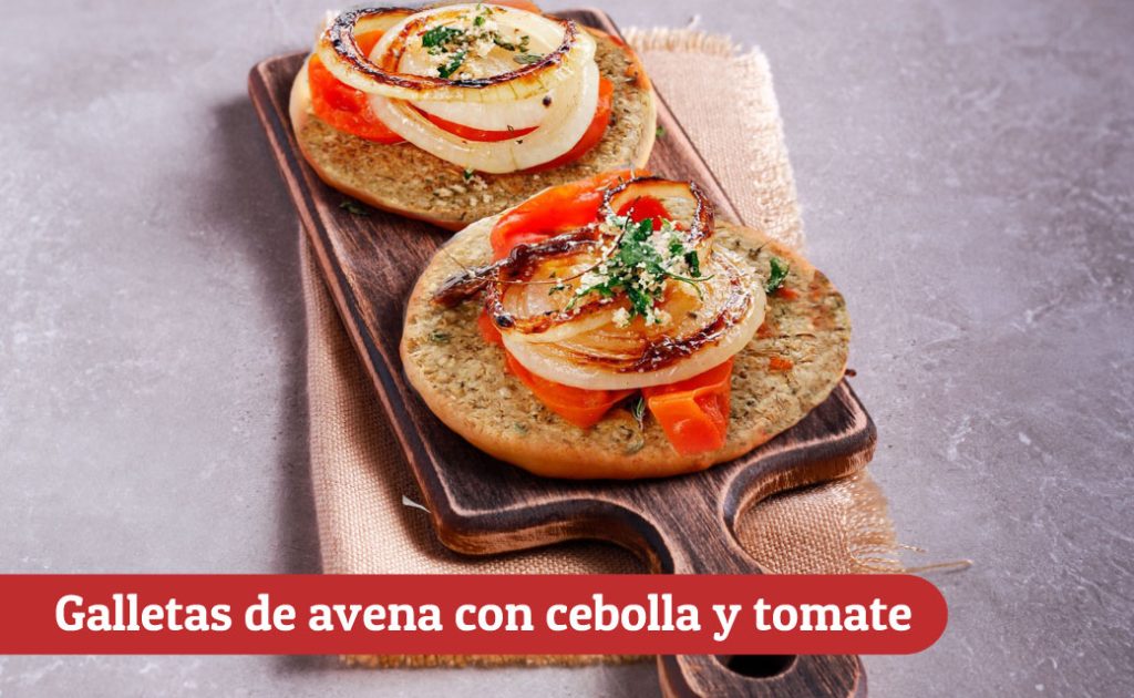 Galletas de avena con cebolla y tomate