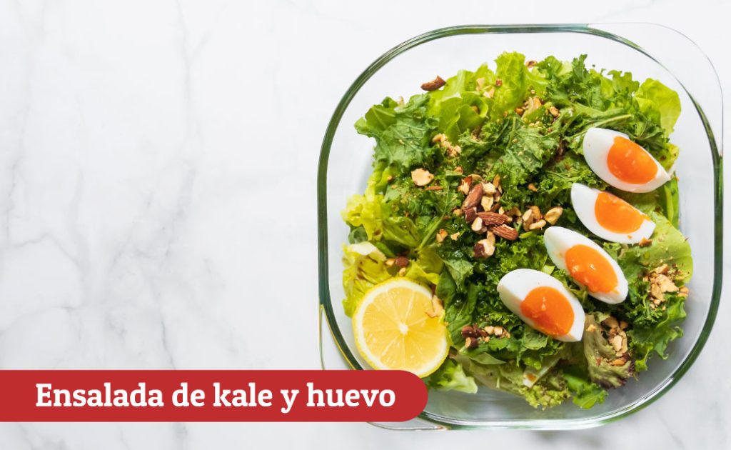 Ensalada de kale y huevo