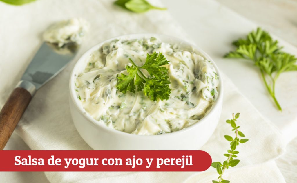 Salsa de yogur con ajo y perejil