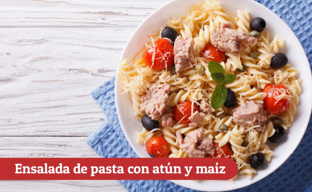 Ensalada de pasta con atún y maíz